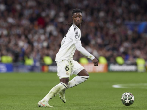O Francouze z Realu Madrid projevil zájem i druhý tým z Manchesteru, United znají cenovku Eduarda Camavingy