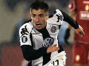 Manchester United koupil z Partizanu Bělehrad Tošiče a Ljajiče