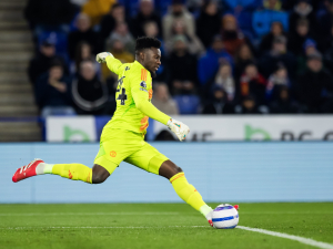 Přestupové spekulace: Onana a Darwin jsou nežádoucí. Koho chce Manchester United a Liverpool místo nich přivést?