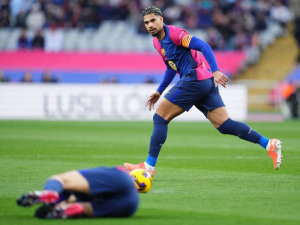 Manchester United nabízí 50 milionů liber za stopera Barcelony, který chtěl z klubu dříve odejít