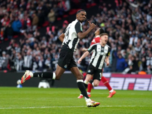 Novinka ohledně přestupu Alexandra Isaka: Liverpool je favoritem na jeho získání, Newcastle si vyhlídl náhradu