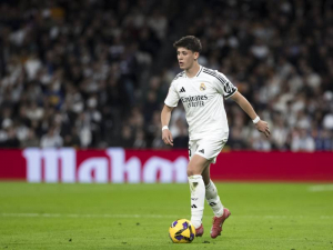 Čtyři kluby z Premier League jsou ochotny ukončit trápení talenta v Realu Madrid: Pustí ale Real Gülera?