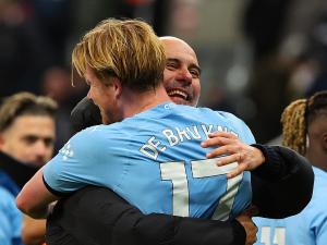 Je to smutný den pro historii Manchesteru City, vyjádřil se Guardiola ke konci De Bruyneho
