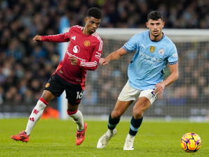 Hraje se manchesterské derby. Na Liverpool čeká Fulham