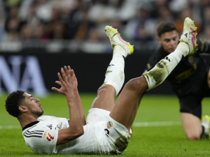 Velká frustrace Realu Madrid po prohře s Valencií: Jude Bellingham v záchvatu vzteku kopl do kamery VAR