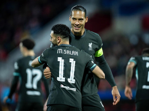 Liverpoolská fantazie: Virgil van Dijk i Mohamed Salah zůstávají i pro další rok
