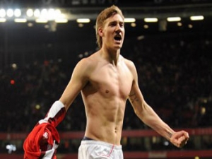 Bendtner a Denilson prodloužili v Arsenalu