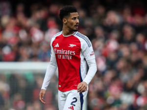 Po Alexander-Arnoldovi se Real Madrid zaměřil na další velké jméno z Premier League, do Španělska chce zlákat stopera z Arsenalu