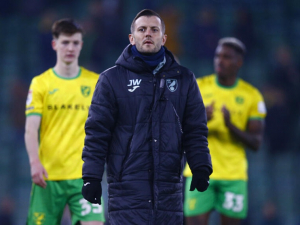 Matěj Jurásek má v Norwichi nového trenéra. Tým povede legenda Arsenalu