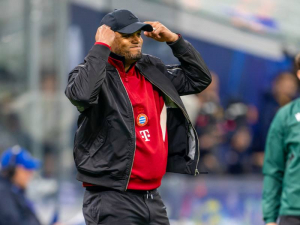 Trenér Bayernu Mnichov Vincent Kompany se na tiskové konferenci ohradil proti novináři: To je neuvěřitelné, lžete