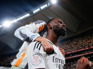 Antonio Rüidger bude Realu Madrid chybět v boji o titul. Podstoupil operaci menisku