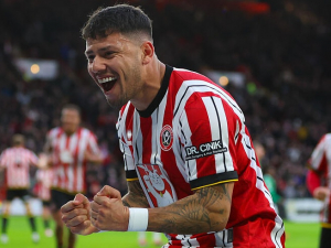 Staronová hvězda Premier League? Hráčem roku Championship je Gustavo Hamer