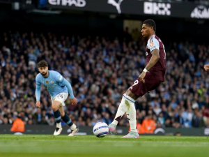 Rashford by stále rád v létě přestoupil do Barcelony, problém je ale jeho plat