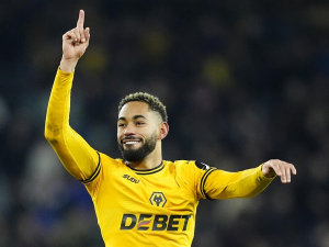 Manchester United dokončuje přestup první letní posily. Změní osud následující sezóny?