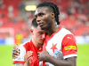 Skvělá zpráva pro Slavii: Klíčový stoper Ogbu podepsal novou smlouvu, a měl by zůstat pro Ligu mistrů