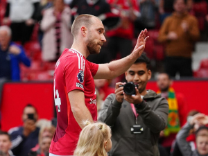 Manchester United se rozloučil se třemi hráči. Zkušený brankář bude pokračovat