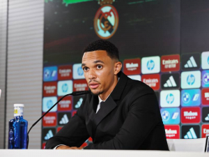 Alexander-Arnold na své první tiskové konferenci v Realu Madrid: Čekal jsem na tenhle přestup dlouho. Pak se musel opravit
