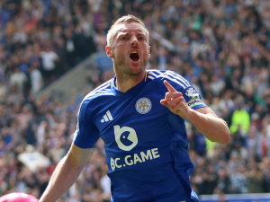 Volní hráči z Premier League: Kam zamíří Vardy, Young, Eriksen či Coufal?