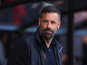 Ruud van Nistelrooy byl odvolán z postu trenéra Leicesteru