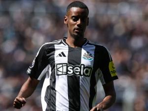 Známý novinář o přestupu Isaka do Liverpoolu: Newcastle prodej odmítá, nicméně útočník má daleko k prodloužení smlouvy. Kdo to může změnit?