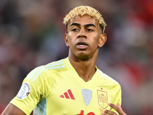 Lamine Yamal vyfocen dresu United? Fanoušci šílí a žádají přestup hvězdy Barcelony