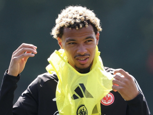 Liverpool nabídl za Ekitikého 2 miliardy, Frankfurt ale váhá
