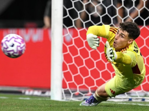 Měl by se David Raya bát? Kepa zářil při debutu za Arsenal a fanoušci jsou nadšení