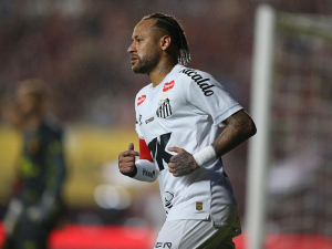 Nespokojený Neymar by se prý mohl vrátit do Francie. Zájem má úhlavní rival PSG