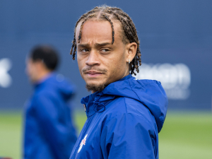Xavi Simons netrénuje s týmem Lipska a chce si vynutit přestup do Chelsea