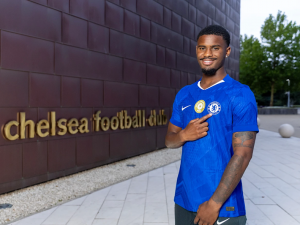 Chelsea podepsala nizozemský supertalent. Kolik za Hata dostal Ajax?