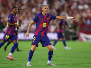Pohroma pro Barcelonu: Robert Lewandowski se zranil a přijde o začátek sezóny. Jak dlouho bude chybět?