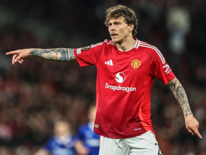 Bayer Leverkusen přemýšlí nad podpisem obránce Manchesteru United. Vyžádal si ho Erik ten Hag