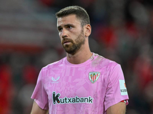 Brankář španělské reprezentace Unai Simón kritizuje Barcelonu: Hrát zápasy v USA je neúcta k fanouškům