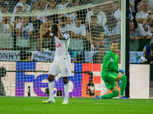 Nejhorší hráč historie Tottenhamu? Klub se staví proti urážkám na adresu mladého útočníka 