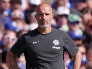 Enzo Maresca krutě potvrdil překvapivý odchod útočníka a plánuje dvojí posílení své Chelsea