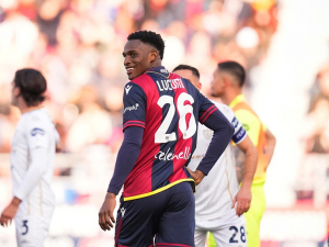 Sunderland pokračuje s posilováním: Dorazil obránce z PSG, řeší se i Vitíkův spoluhráč z Bologni