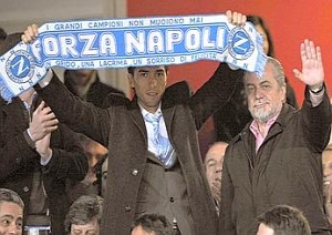 Neapol mohutně posiluje, chce však ještě jednoho útočníka