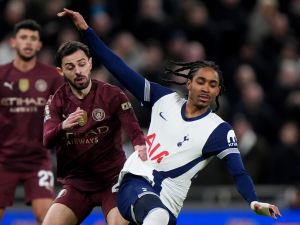 Citizens přivítají Tottenham, třaskavý duel mezi Newcastlem a Liverpoolem