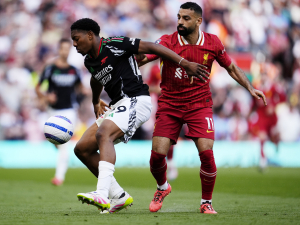 Na Anfield přijede Arsenal. Chelsea hraje další londýnské derby s Fulhamem