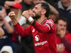 Manchester United poprvé v nové sezóně vyhrál. Nováčka z Burnley pokořila Fernandesova penalta