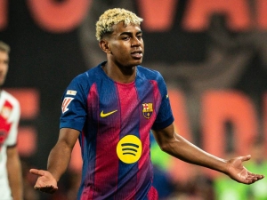 Konflikt v Barceloně: Lamine Yamal veřejně nesouhlasí s trenérem Hansim Flickem