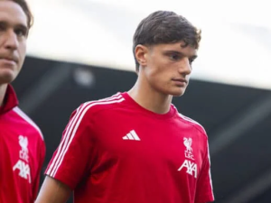 Liverpool věří, že podepsal nejlepšího mladého stopera na trhu. Leoni musí využít šance