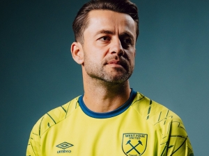 West Ham je nespokojený s brankáři. Z důchodu tak vytáhl 40letou legendu 