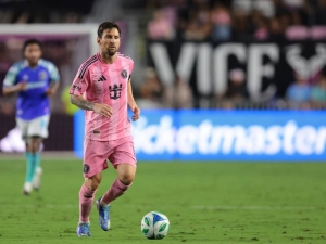 Krásné gesto na předávání Zlatého míče: Jak jednou Lionel Messi porušil pravidla, aby se poklonil soupeři?