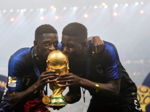 Ohlasy po Zlatém míči: Spoluhráč Dembélého z reprezentace mu gratuluje a vzpomíná na jeho problémové začátky