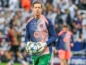 Wojciech Szczesny se vrací do branky Barcelony. Joan García musí na operaci