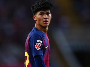 Barcelona světu představila další velký talent. Hansi Flick nasadil do základní sestavy 17letého záložníka