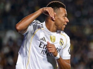 Real Madrid na konci světa rozstřílel Almaty. Kylian Mbappé se hattrickem zapsal do historie