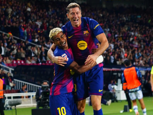 Barcelona není posedlá novým útočníkem, klidní spekulace Deco