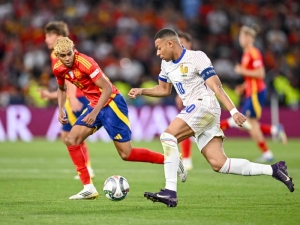 Kylian Mbappé brání Lamina Yamala: Musí ho nechat na pokoji